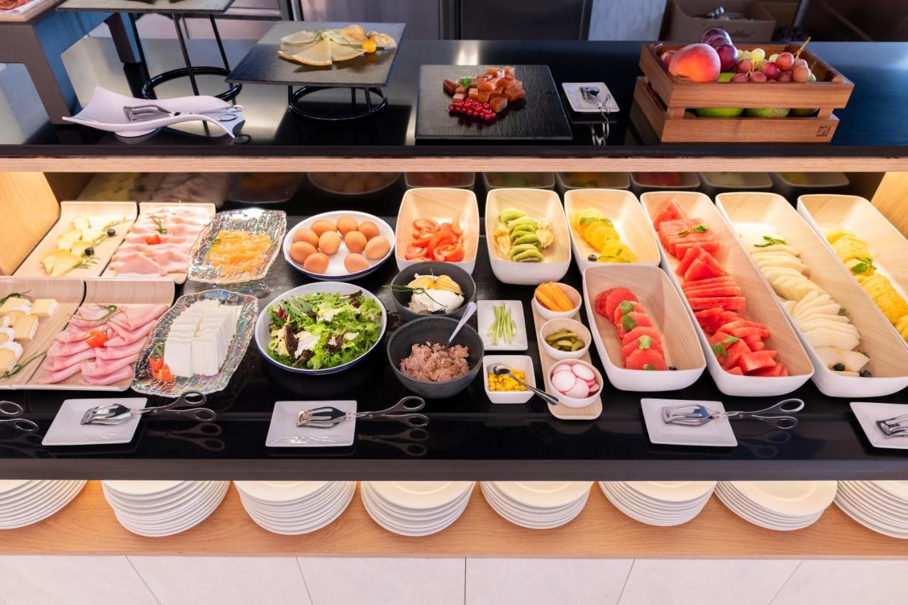 Eurostars Portico アリカンテ エクステリア 写真 A buffet at a hotel