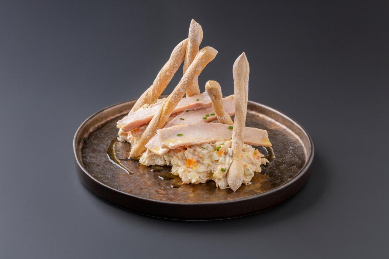 Eurostars Portico アリカンテ エクステリア 写真 A plate of chicken and potato salad